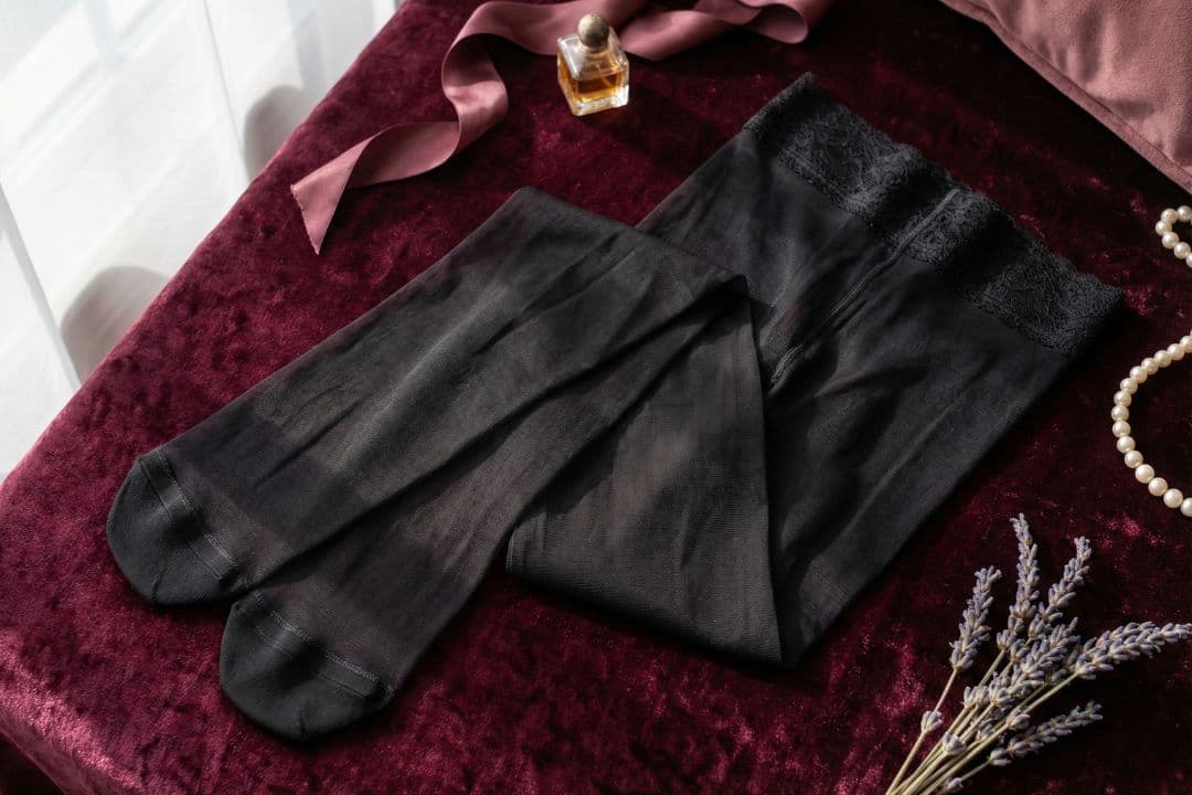 The Sheer Detail Tights